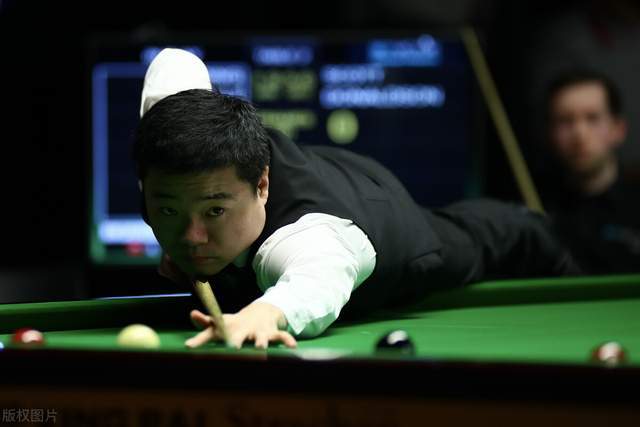 球迷：这球踢得跟动画一样