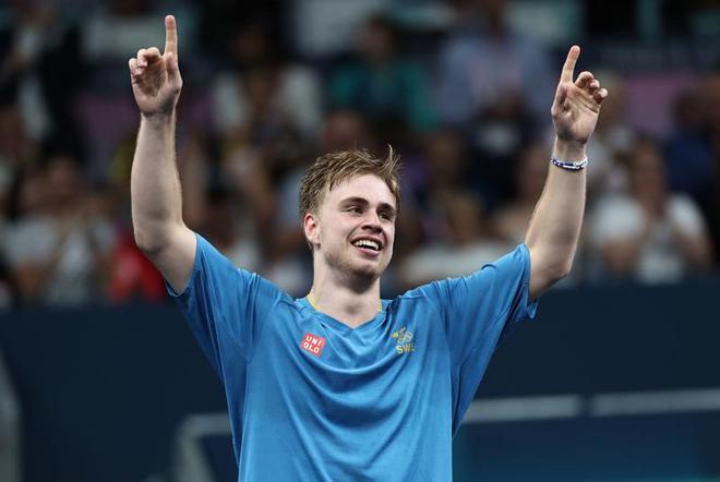 骑士内线组合压制对手