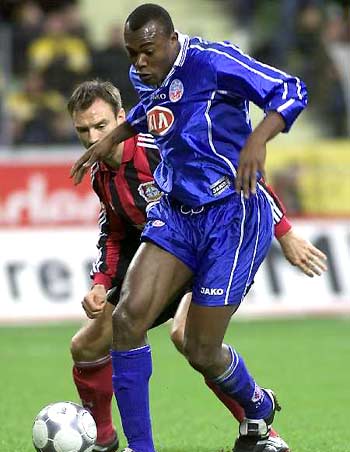 长春亚泰降级后换帅，新任主帅阎峰资历不足，俱乐部因成本考量选择本土球员，试图重建中超之路。