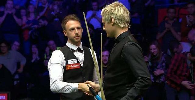 篮球湖人球迷为球队准备应援物