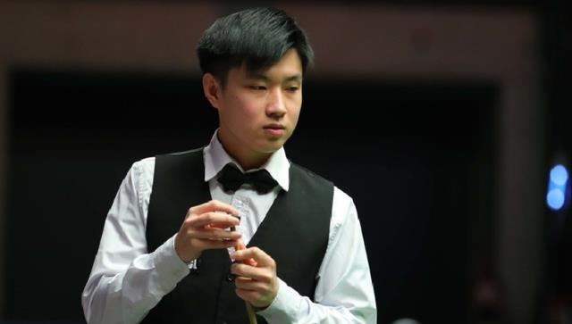 澎湃：泰州开建“苏超”冠军奖杯打卡点，预计12月上旬亮相